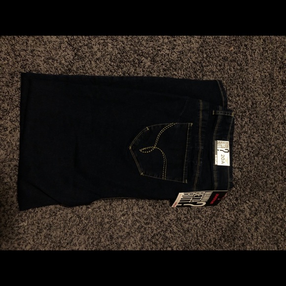 Avenue Jeans - Picture 3 of 4